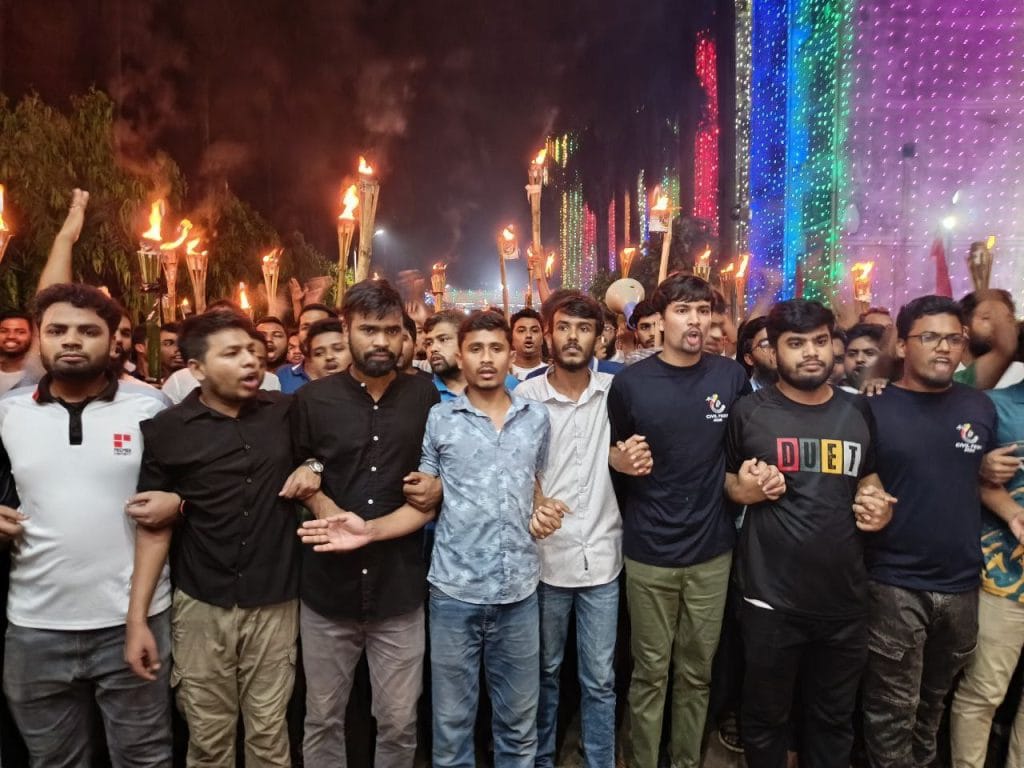 দাবি আদায়ে ডুয়েট শিক্ষার্থীদের মশাল মিছিল