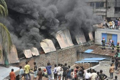 রাজধানীর লালবাগে প্লাস্টিক কারখানায় আগুন নিয়ন্ত্রণে ফায়ার সার্ভিসের ৫ ইউনিট