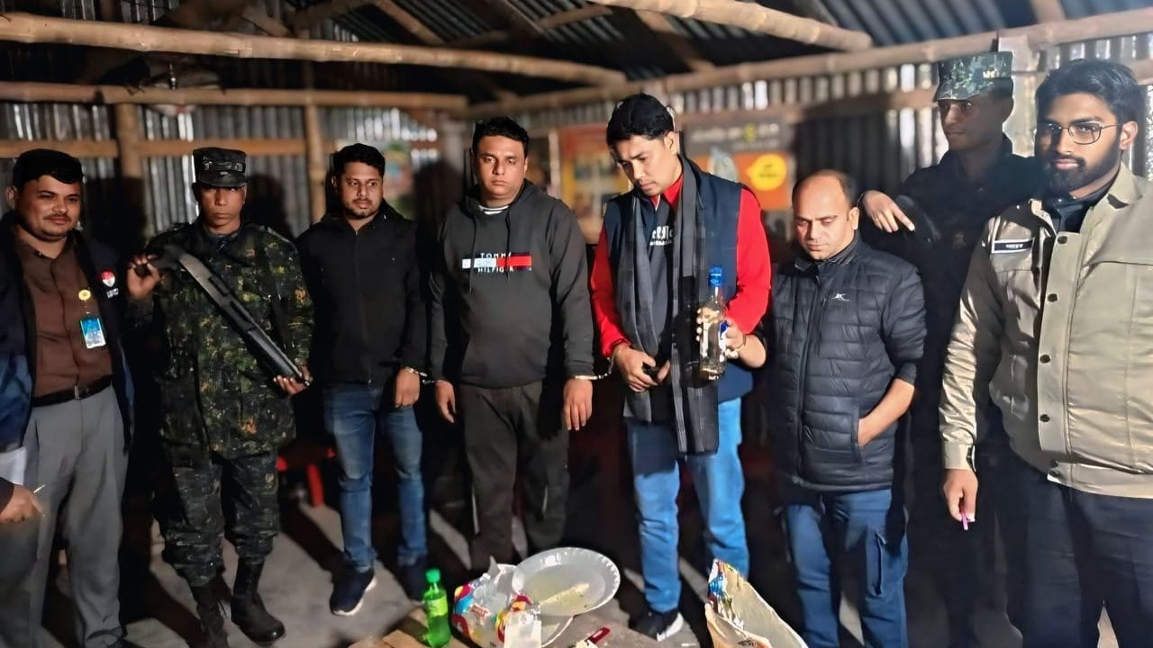 গোভীপুরে মাদকবিরোধী অভিযানে বিশিষ্ট মাদকসেবী জনি-রিপন সহ দুই সহযোগী আটক